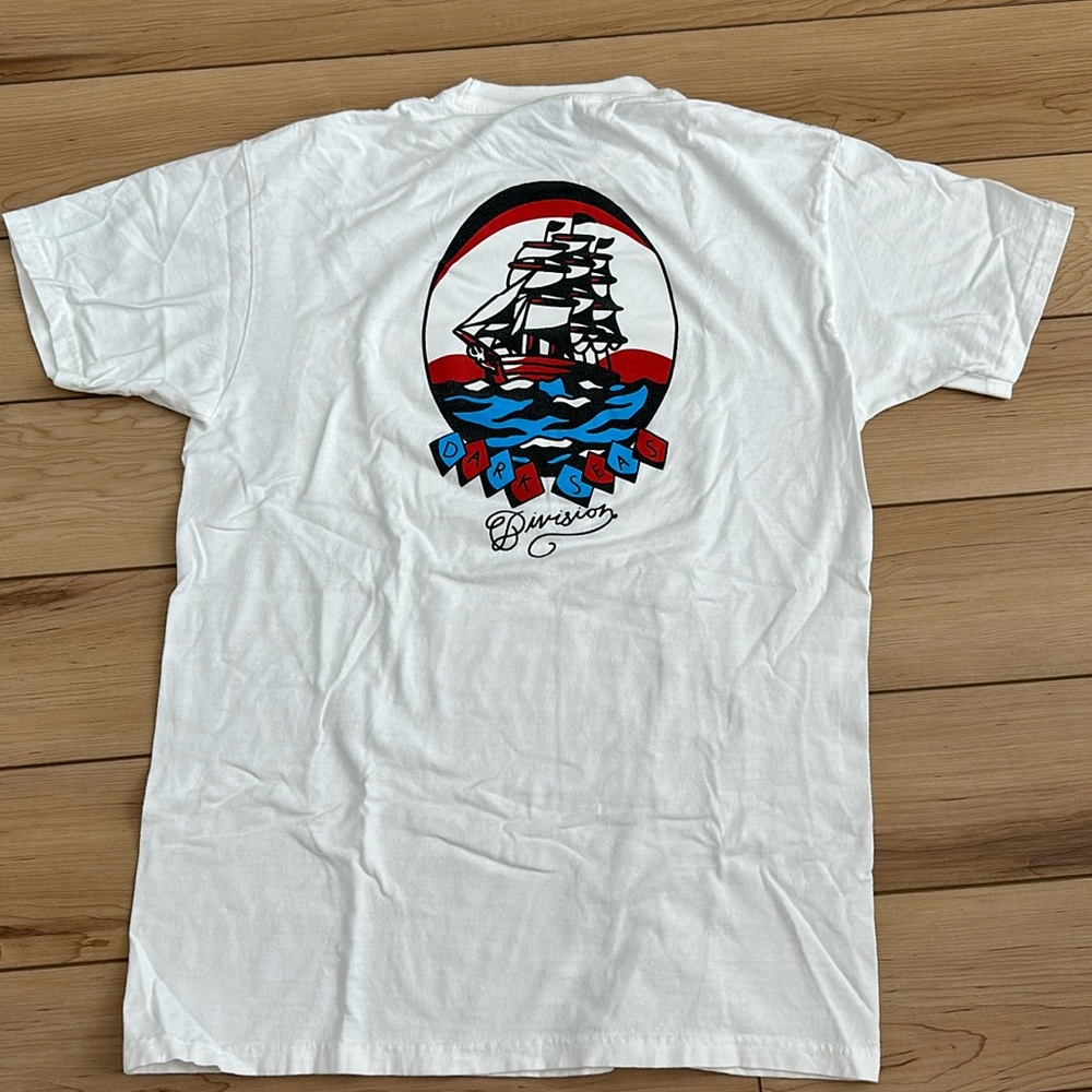 Dark seas short sleeve t shirt size M